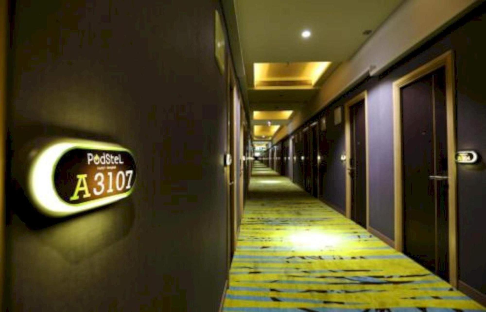 Capital O 75451 Podstel Hostel กรุงเทพมหานคร ภายนอก รูปภาพ