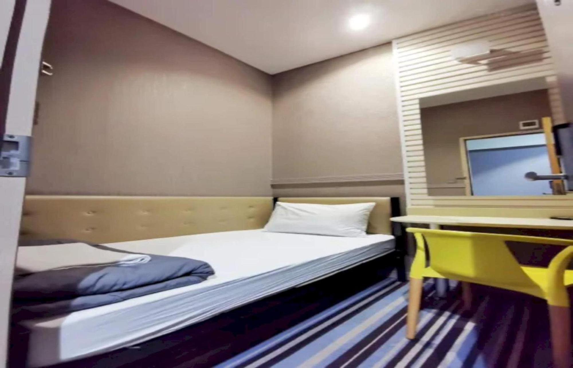 Capital O 75451 Podstel Hostel กรุงเทพมหานคร ภายนอก รูปภาพ
